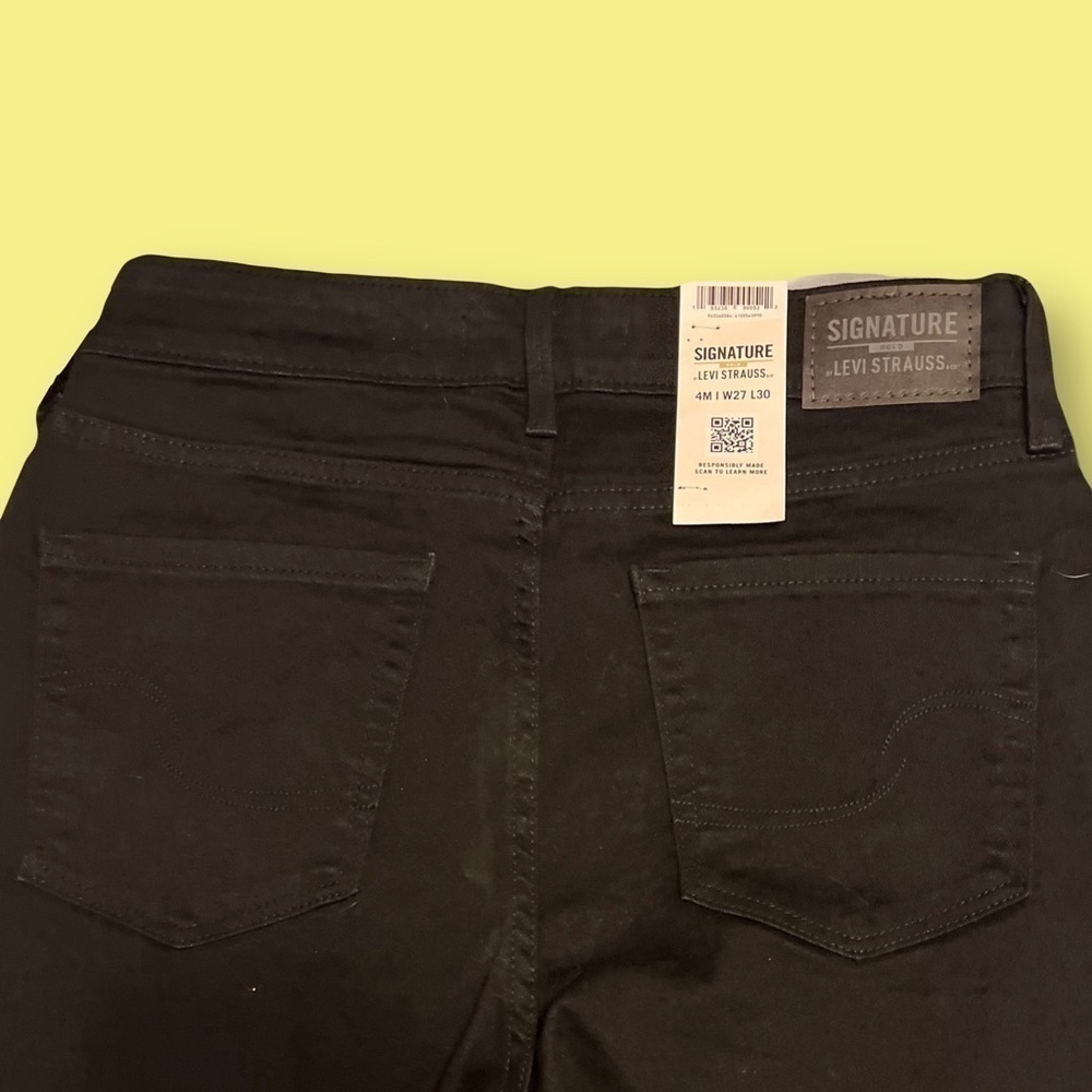 Signature by Levi Strauss & Co. Women's Medium Rise Skinny Jean - Picture 3 of 4
